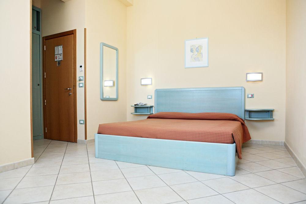 Abbazia Club Hotel Маротта Екстер'єр фото